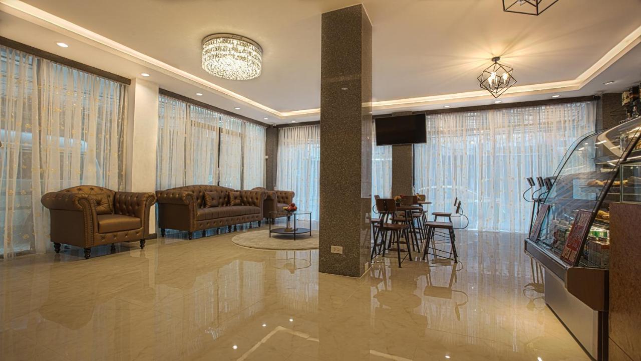 V One Pride-Sukhumvit 22, Bangkok Hotel Exterior photo